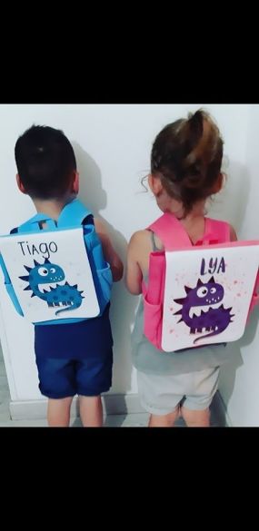 Sac à dos pour enfant personnalisé avec prénom modèle Dinosaure mauve