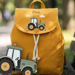 Sac à dos enfant personnalisé en coton bio modèle tracteur, idéal pour la crèche et la maternelle